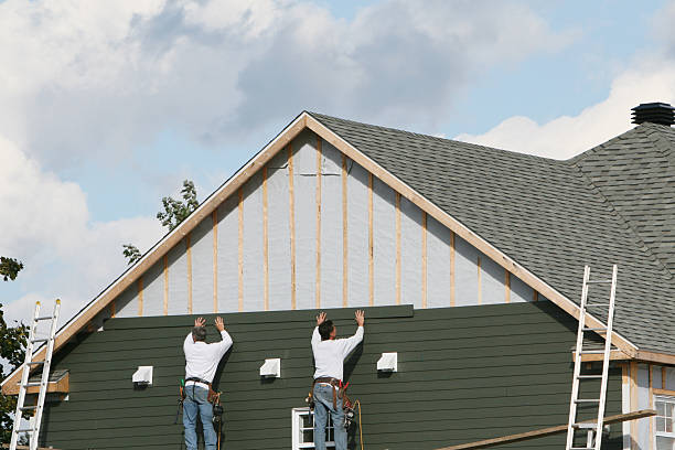 Professional Siding Contractor technician working in Aberdeen, OH